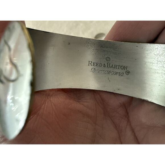 2 Vtg Reed and Barton Silver Damascene Birds Audubon & Heart Cuff Bracelets - Picture 8 of 9